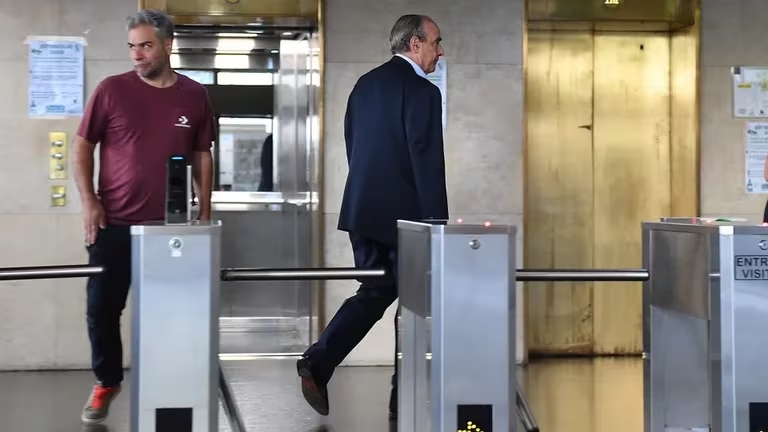 Guillermo Francos se sumó a la reunión de los gobernadores peronistas en el Banco Provincia (Maximiliano Luna)