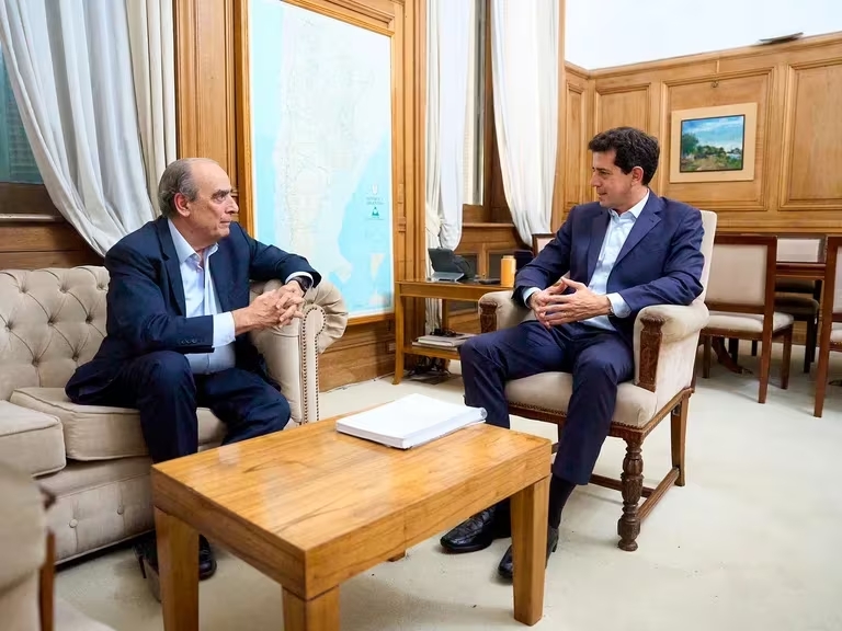 Wado de Pedro y Guillermo Francos tuvieron un primer contacto el 31 de octubre cuando coincidieron en la presentación de un libro
