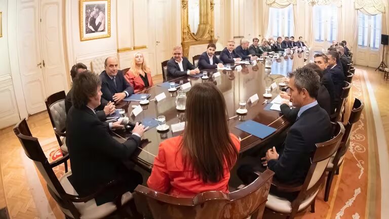 Javier Milei encabezó la reunión con los gobernadores en la Casa Rosada