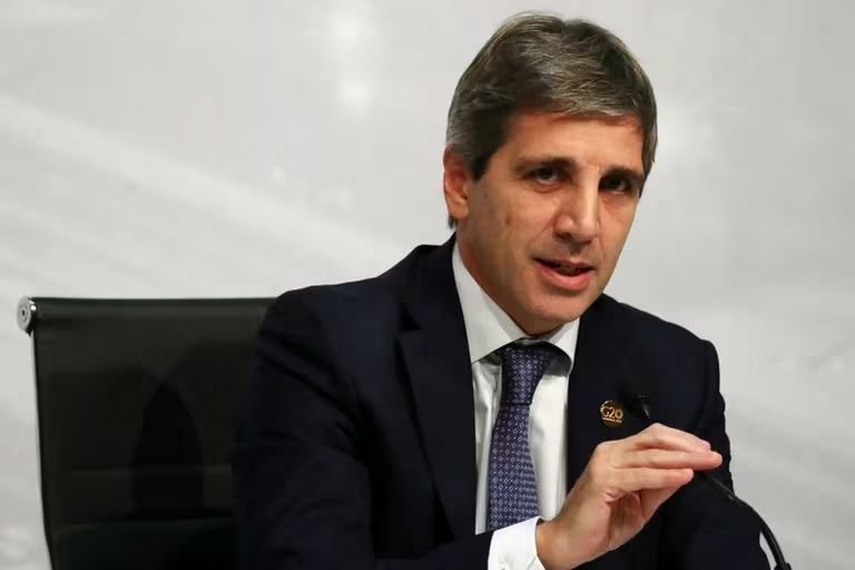 El ministro de Economía Caputo habla durante conferencia de prensa en Buenos Aires, Argentina, el 22 de julio de 2018. Foto de archivo. REUTERS/Marcos Brindicci/File Photo