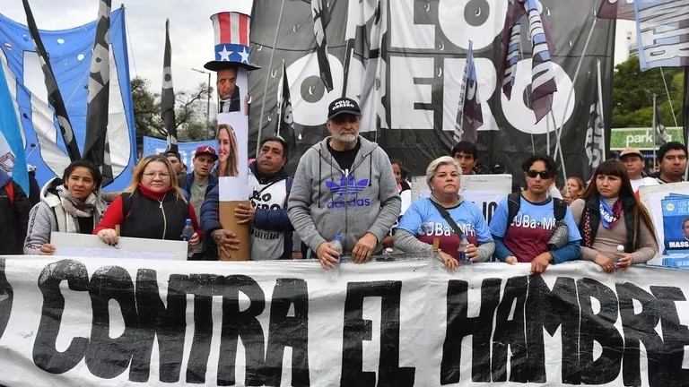 Piqueteros preparan medidas de fuerza tras los anuncios económicos de Luis Caputo