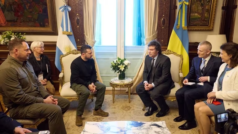 Javier Milei se reunió con Volodímir Zelensky
