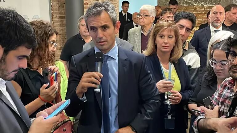 Martín Menem conversó con periodistas parlamentarios