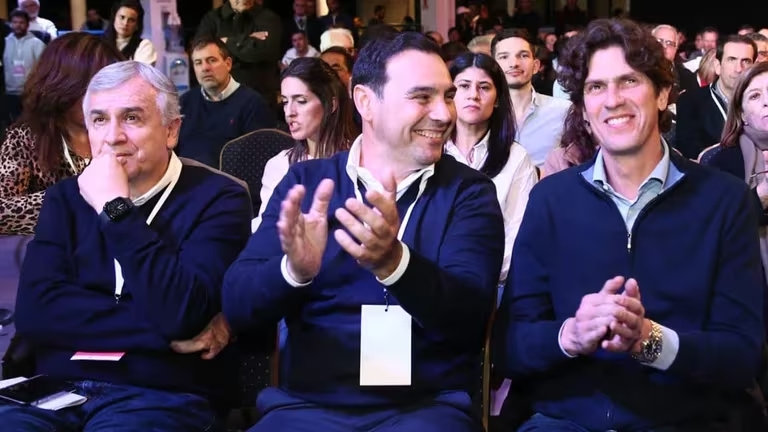 Gerardo Morales, Gustavo Valdés y Martín Lousteau en la última Convención Nacional de la UCR