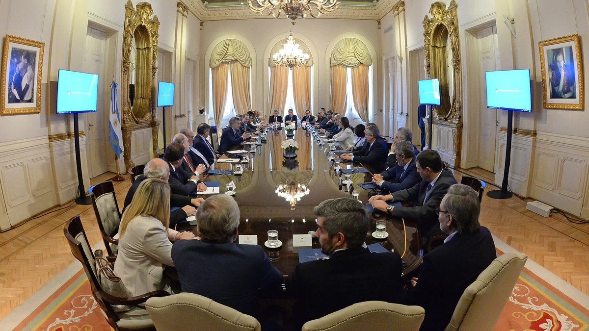 MACRI SE VOLVERÁ A REUNIR CON LOS GOBERNADORES POR LAS REFORMAS Y PIDIÓ NEGOCIAR «CON HONESTIDAD Y RIGOR TÉCNICO»