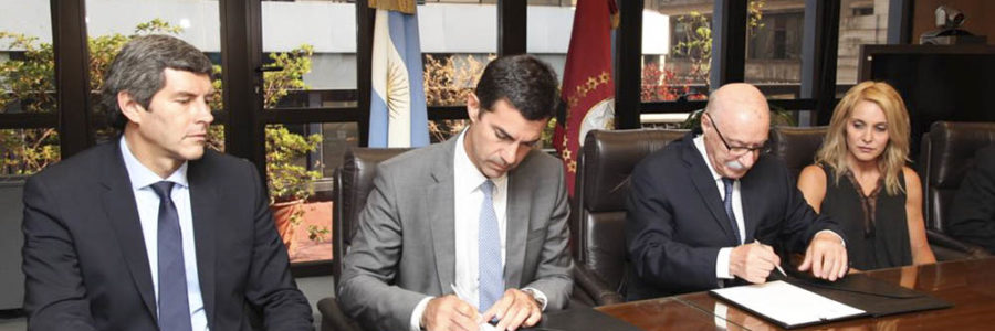 SE FIRMÓ UN CONVENIO PARA ASISTIR A PRODUCTORES Y COMERCIANTES AFECTADOS POR LAS INUNDACIONES