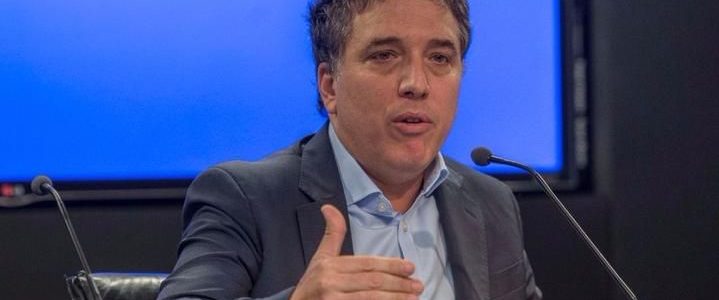 El Gobierno admitió que la suba del dólar afectará el crecimiento e impactará en precios