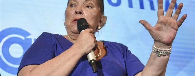 Carrió, a los militantes golpistas: «Me van a sacar muerta de Casa Rosada, porque viva no salgo, y Macri tampoco»