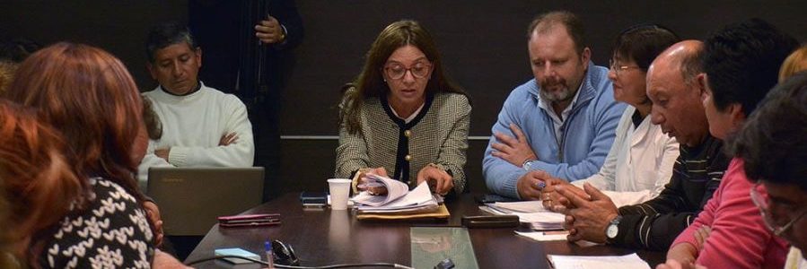 Docentes analizan la propuesta oficial pero el acampe y paro siguen