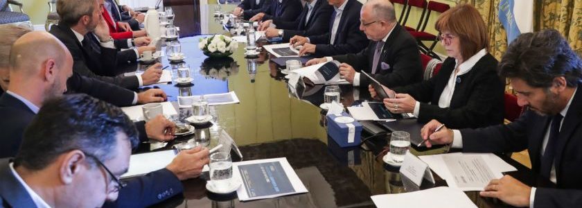 Eufórico, Mauricio Macri reúne a su Gabinete tras el acuerdo con la UE