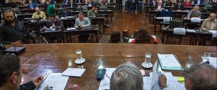 La creación polémica de un tribunal quedó en suspenso