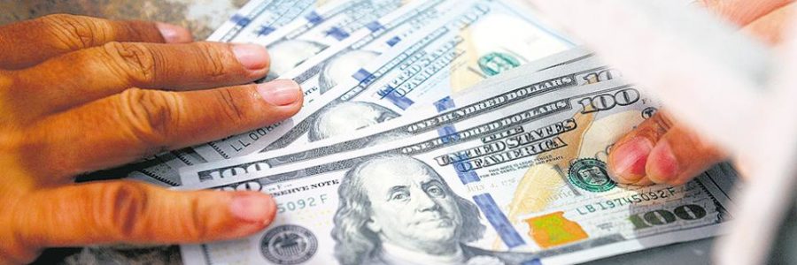 Mientras sigue pendiente un nuevo desembolso del FMI, sube el dólar y el Riesgo País retoma la tendencia alcista