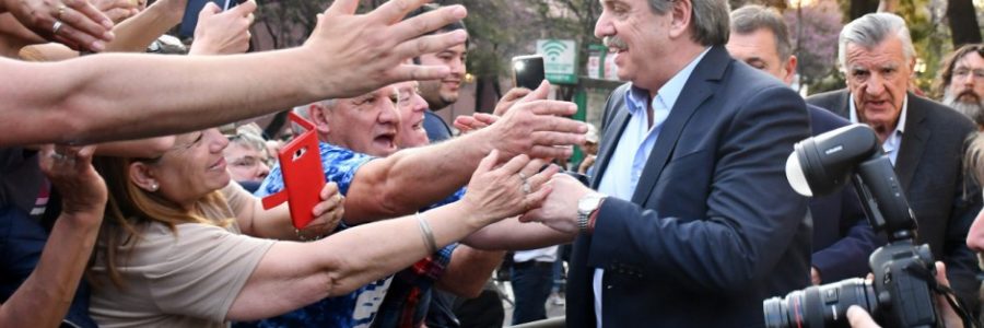 Encuesta: Alberto aumenta la brecha sobre Macri y supera el 54%
