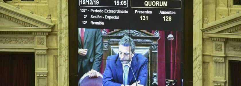 El Gobierno todavía no reglamentó la Ley de Emergencia: aún no rige el 30% de recargo para el «dólar ahorro»