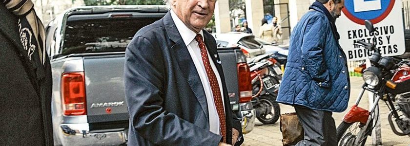 Oscar Parrilli: «Ser juez es casi como tener sarna»