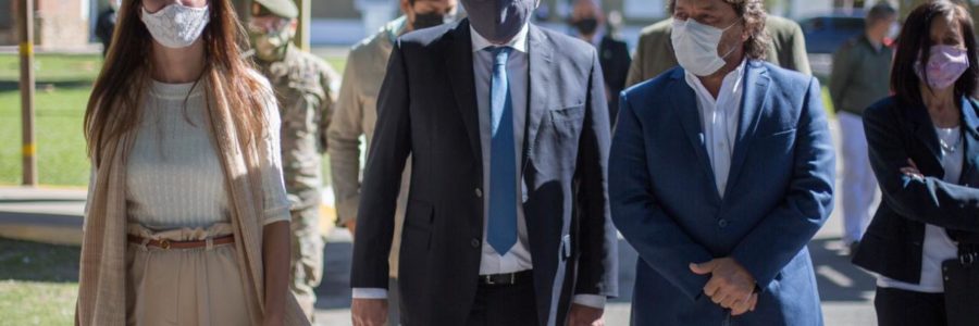 La intendenta y el gobernador acompañaron al ministro de Defensa en su visita a la ciudad