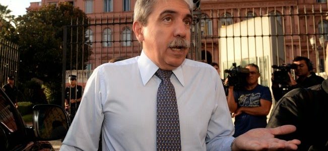 Aníbal Fernández insultó al extitular de la AFIP de Macri, que criticó el impuesto a la riqueza