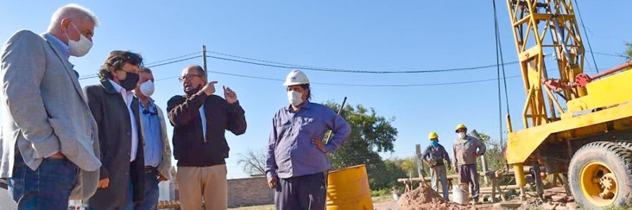 “Estamos construyendo más de 30 pozos de agua en la provincia”, dijo Sáenz en El Quebrachal