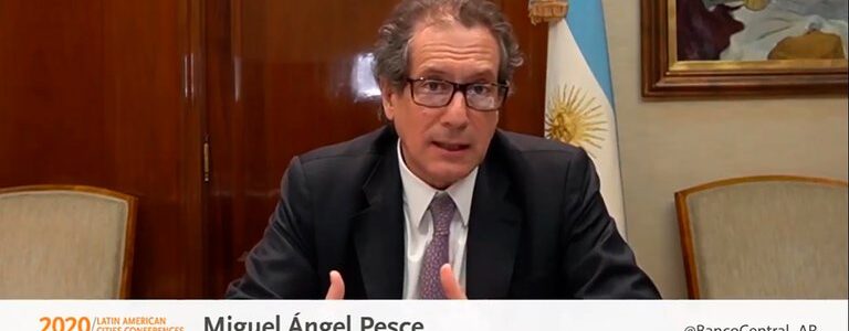El Banco Central afirmó que la prioridad del Gobierno es lograr que se inviertan los USD 170.000 millones que los argentinos tienen guardados