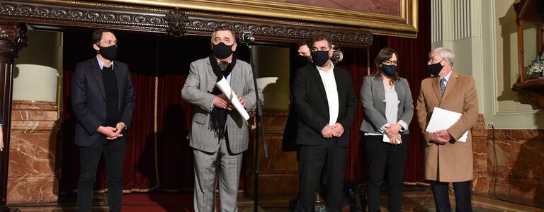 La oposición también repudió la manifestación de la Policía frente a la residencia presidencial