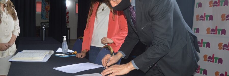 La Municipalidad firmó el contrato con Agrotécnica Fueguina