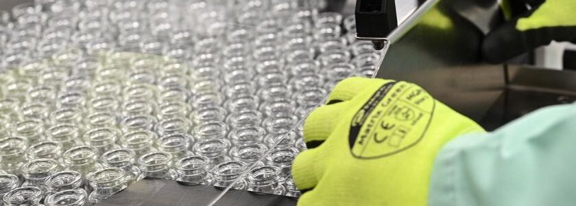 Coronavirus: el Gobierno compró 22 millones de dosis de la vacuna de AstraZeneca-Oxford
