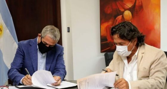 Sáenz firmó convenios para construir 2.500 viviendas en la provincia