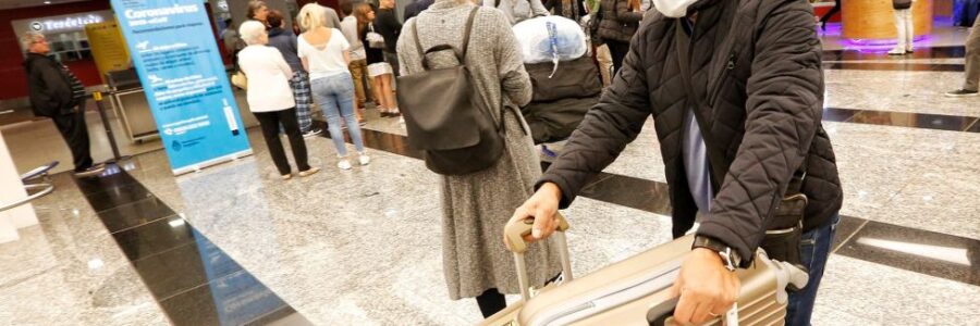 Detectaron en Ezeiza un caso de la cepa británica de covid-19