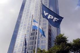Las acciones de YPF siguen cayendo