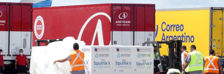 A seis días que finalice enero, recién llegarán 600.000 de las 4,7 millones de dosis anunciadas