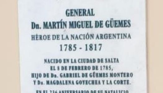 Diputada colocó placa en honor a Güemes, con fecha de fallecimiento equivocada