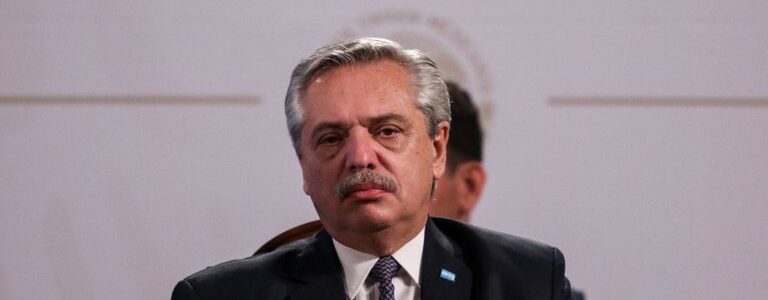 Los datos rescatados de una encuesta,  determina que la confianza en el Gobierno nacional cayó al valor más bajo desde el inicio de la gestión