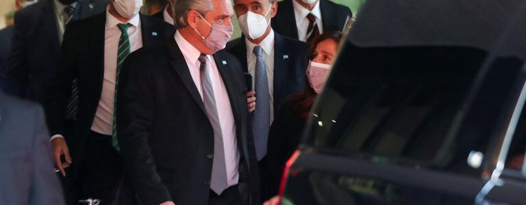 Alberto Fernández: La lista de los vacunados VIP oscureció su visita a México y conmovió a la comitiva que lo acompaña