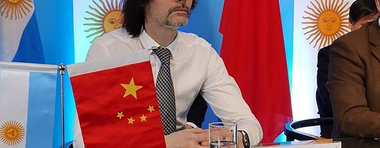 Fernández no acepta el precio de la vacuna china y aguarda un gesto de Xi Jinping para cerrar el acuerdo