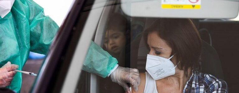 Alemania, Francia, Italia y España suspendieron la aplicación de la vacuna de Oxford y AstraZeneca contra el coronavirus