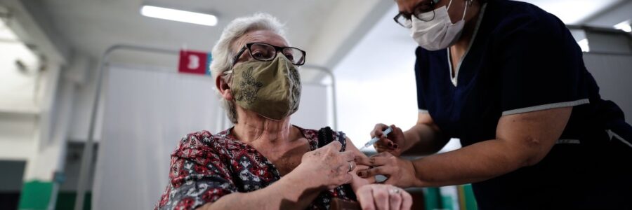 El 83% de los mayores de 60 años en todo el país aún no fue vacunado