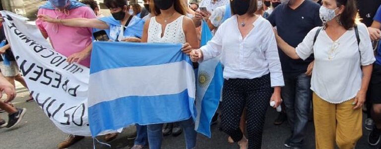 Fuerte presencia opositora en la movilización contra el escándalo por la vacunación VIP