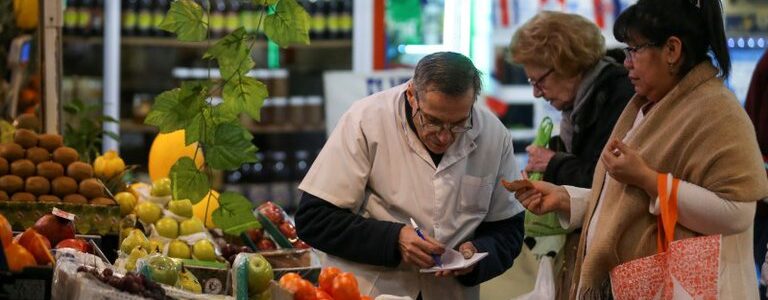 Ganancias: kioskos, almacenes y otras pymes chicas que ganen más de $217.000 por mes pagarán lo mismo que las grandes empresas