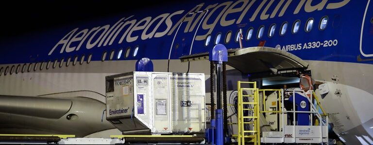 La próxima semana llegarán al país 3 millones de dosis de la vacuna china de Sinopharm