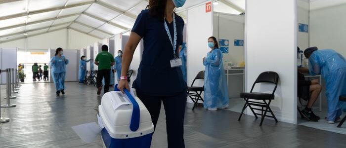 Chile se convierte en líder mundial en administración de la vacuna contra COVID-19