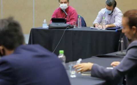 El COE de Salta habilitó a vacunarse al gobernador y otros funcionarios