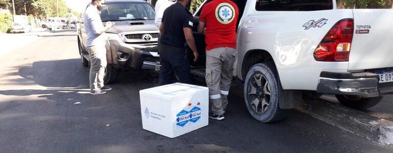 El gobierno de Corrientes intentó justificar al ministro que trasladaba vacunas en su auto y la oposición le pidió la renuncia