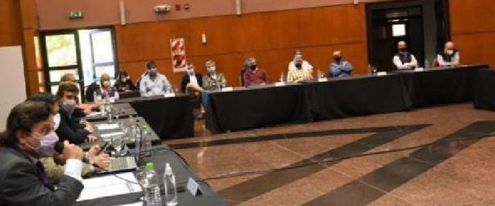 Sáenz analizó la situación sanitaria con clínicas locales