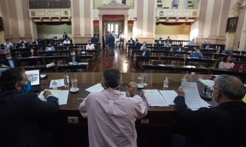 Media sanción a la iniciativa a favor de derechos de niños y adolescentes