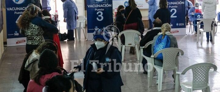 Para garantizar la presencialidad, colocan la segunda dosis a docentes