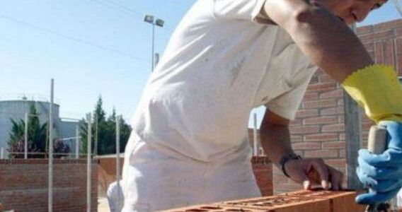 El COE autoriza la actividad de la obra privada en zonas de alto riesgo