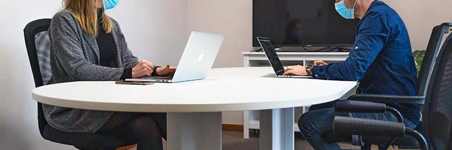 Los trabajadores vacunados podrán ser convocados a retomar la actividad presencial