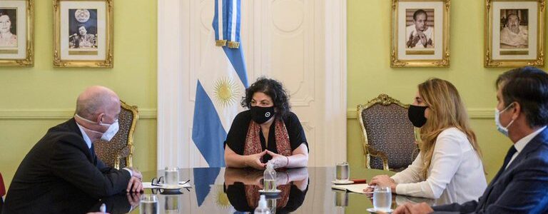 El Gobierno le propuso al Reino Unido fabricar en la Argentina la totalidad de la vacuna de Oxford-AstraZeneca contra el coronavirus