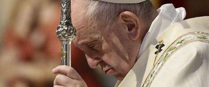 Francisco modificó una ley para criminalizar los abusos sexuales cometidos por sacerdotes