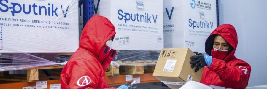 Llegó un cargamento del componente 2 de la Sputnik para producir en Argentina